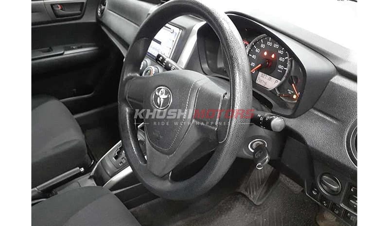 2017 Toyota Corolla Fielder image-2