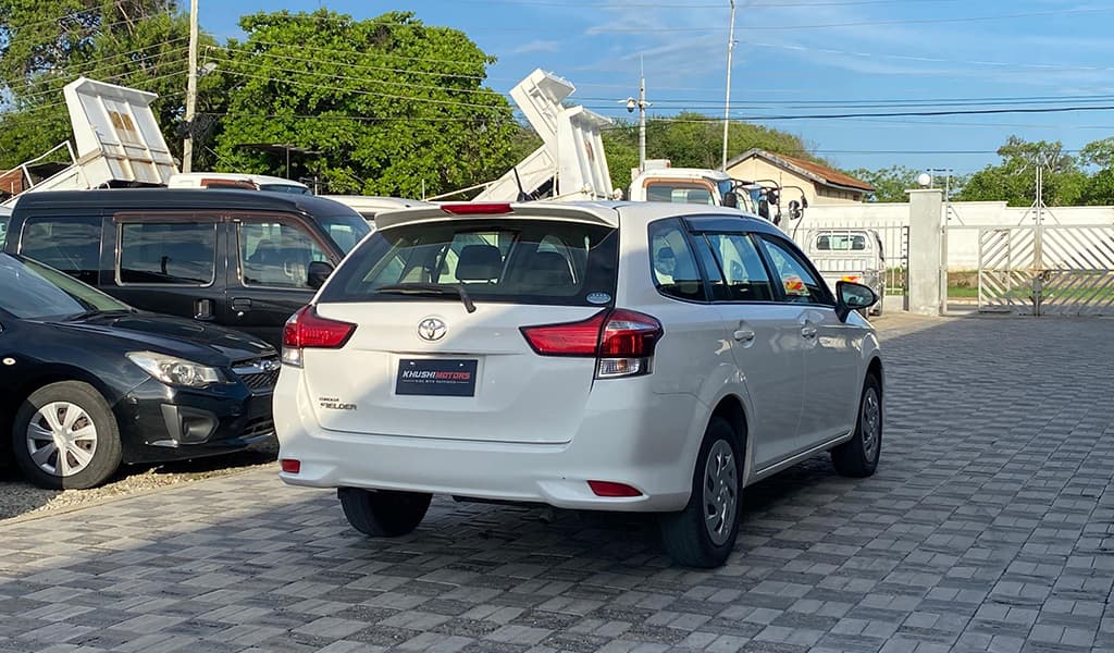 2017 Toyota Corolla Fielder image-14