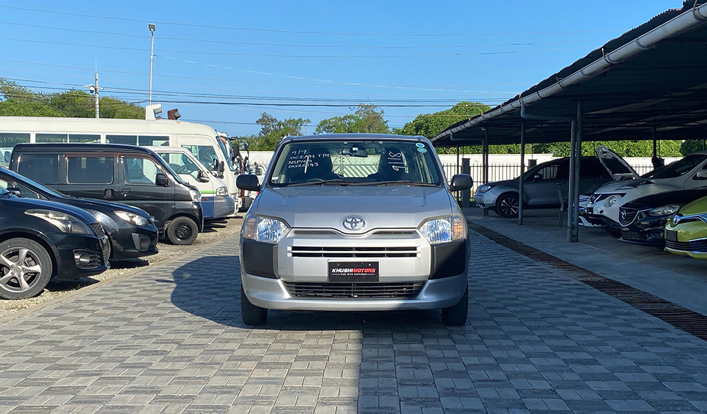 2017 Toyota Probox image-1