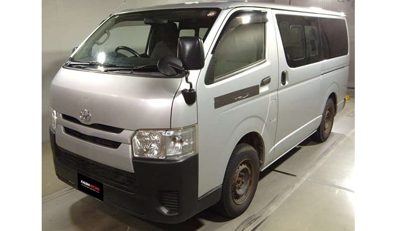 2017 Toyota Regius Van image-4