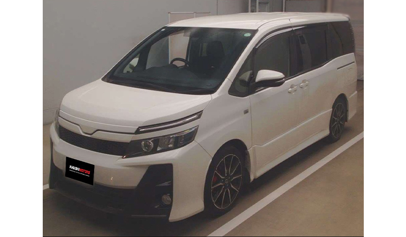 2017 Toyota Voxy image-5