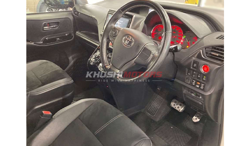 2017 Toyota Voxy image-8