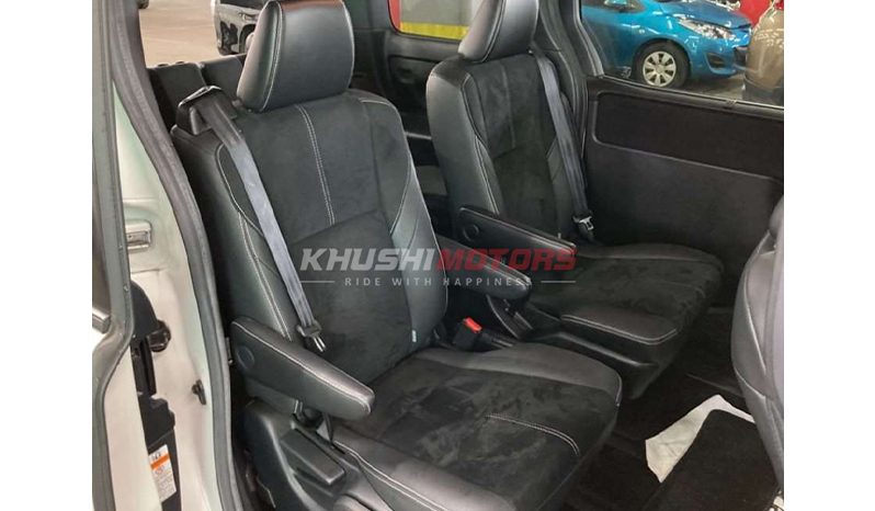 2017 Toyota Voxy image-9