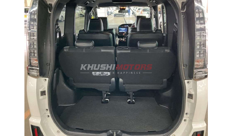 2017 Toyota Voxy image-10