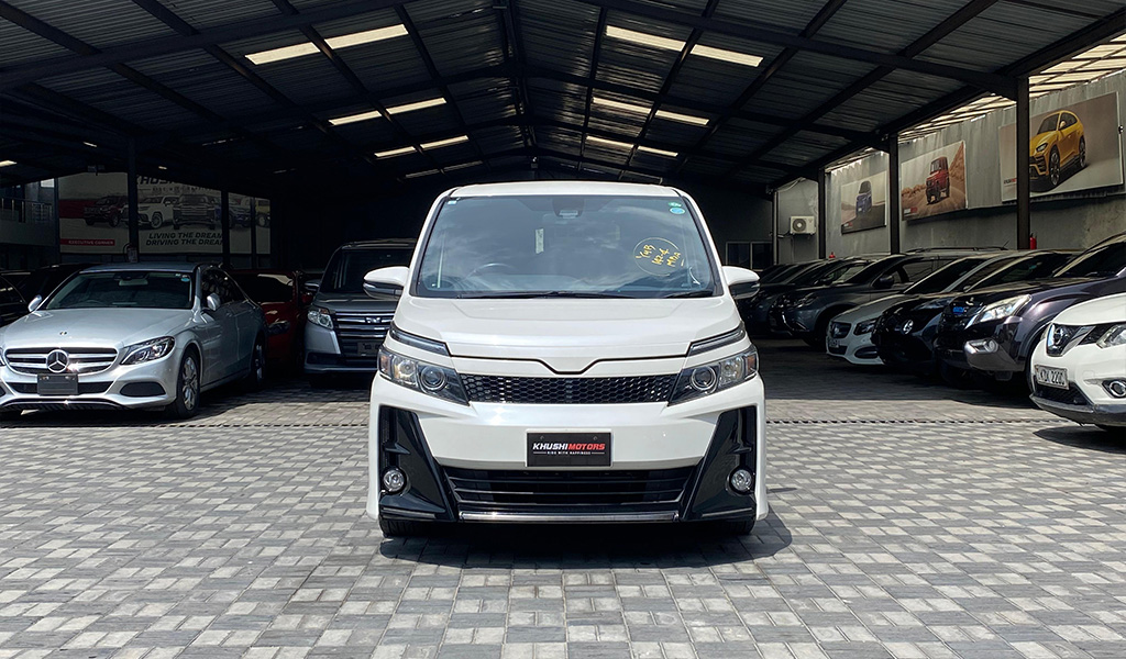 2017 Toyota Voxy image-11