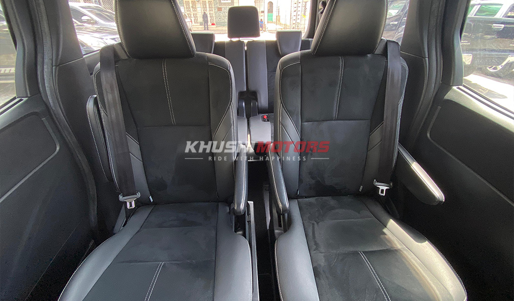 2017 Toyota Voxy image-21
