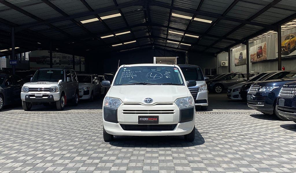 2017 Toyota Probox image-1