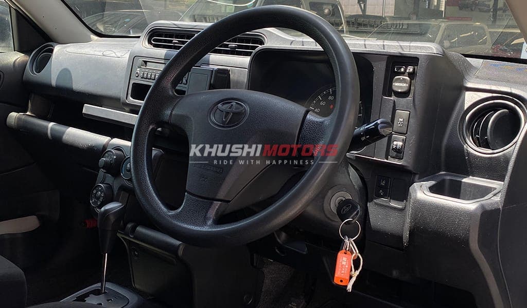 2017 Toyota Probox image-13
