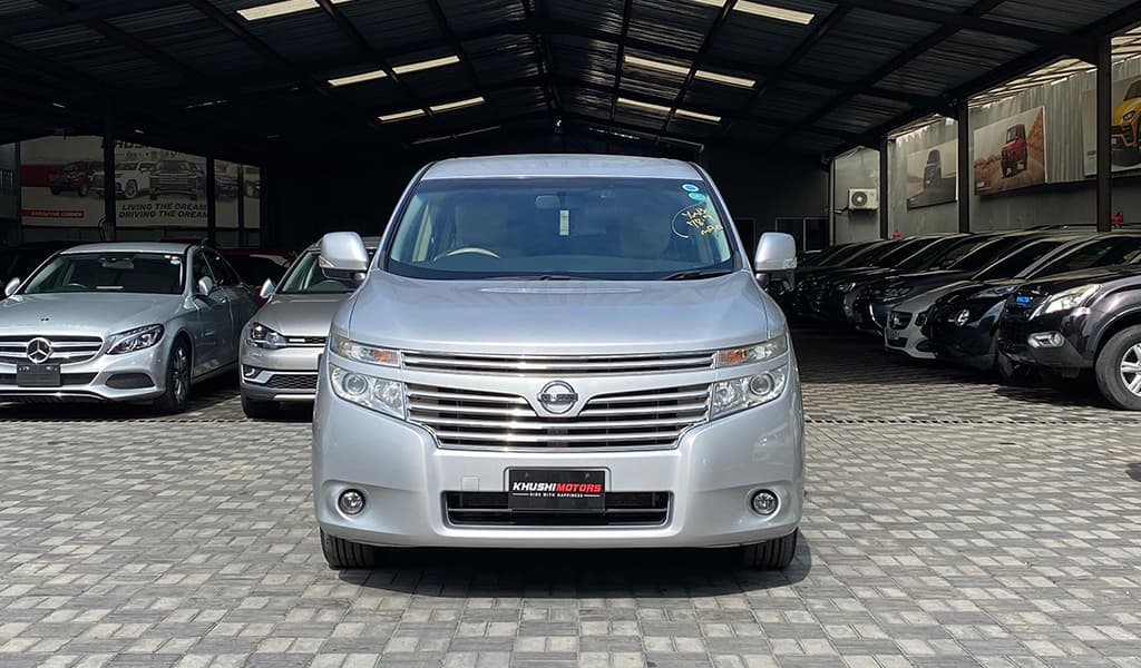 2017 Nissan Elgrand image-1