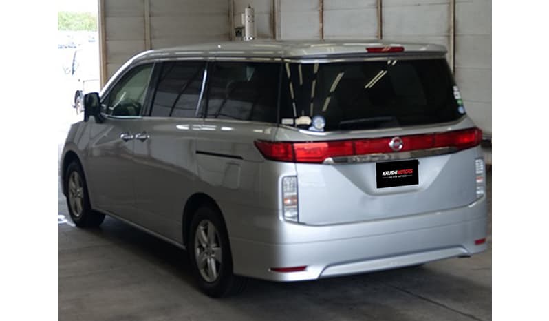 2017 Nissan Elgrand image-2
