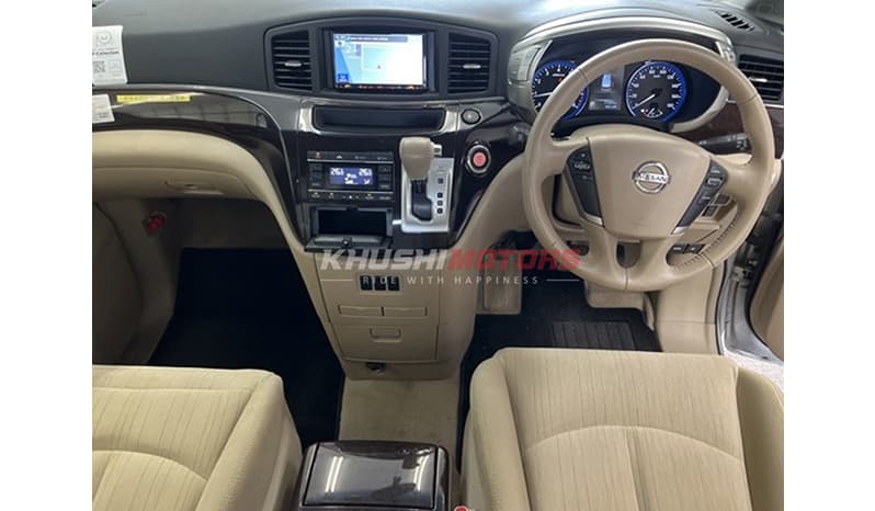 2017 Nissan Elgrand image-3