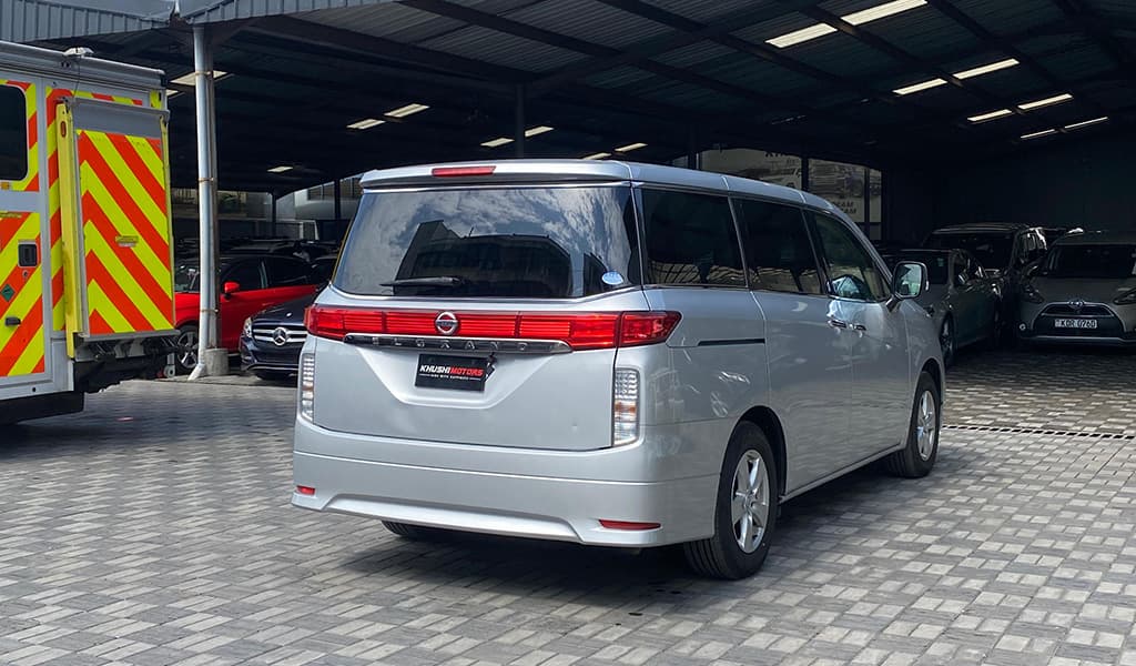 2017 Nissan Elgrand image-9