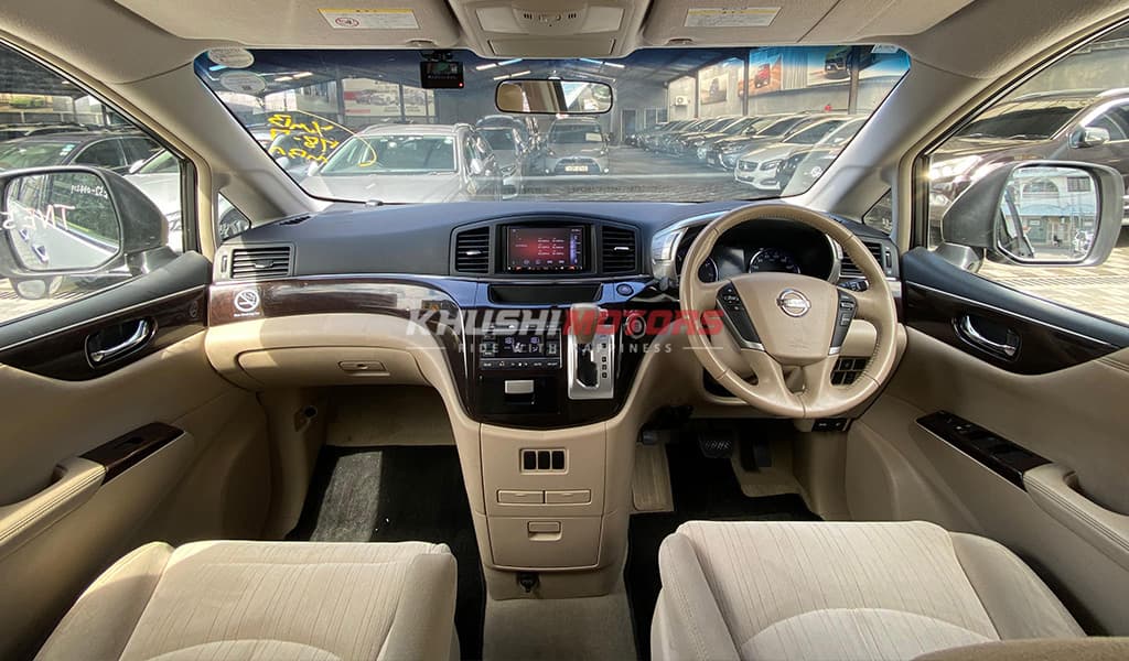 2017 Nissan Elgrand image-11
