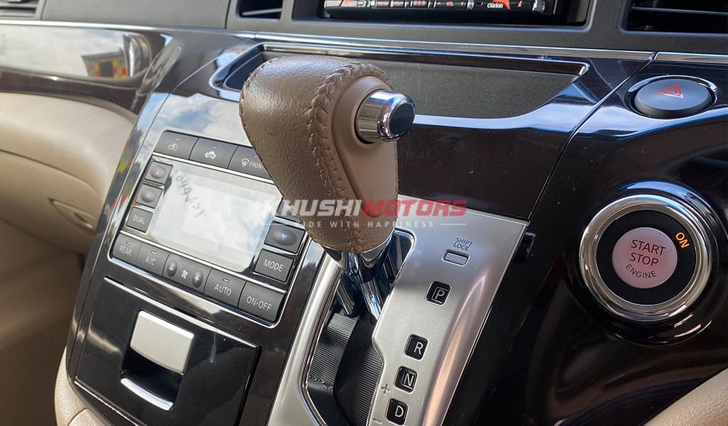 2017 Nissan Elgrand image-12