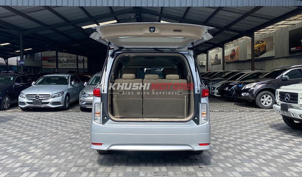 2017 Nissan Elgrand image-14