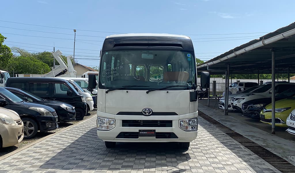 2017 Toyota Coaster image-1