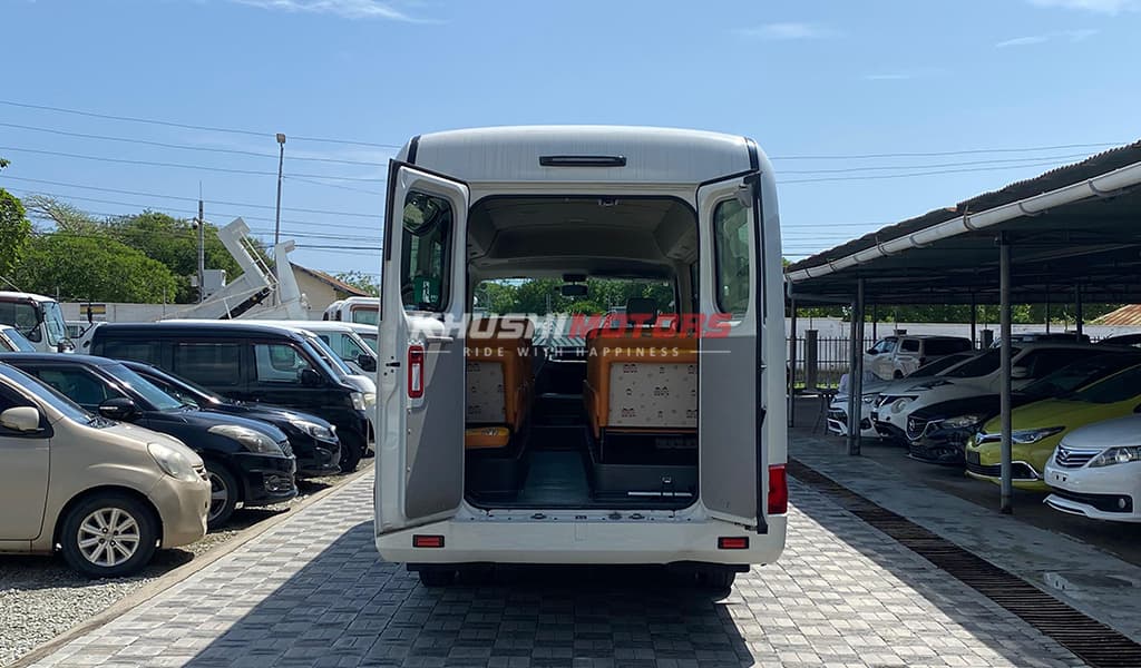 2017 Toyota Coaster image-9