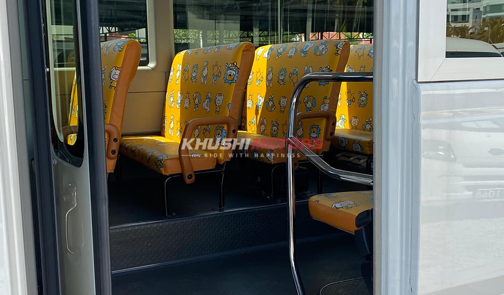 2017 Toyota Coaster image-11