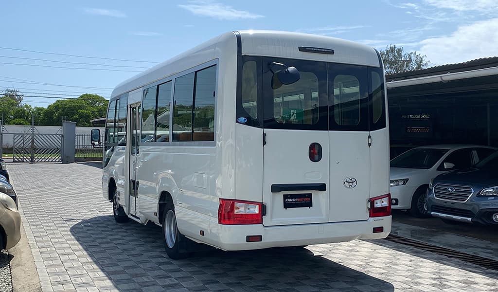 2017 Toyota Coaster image-15