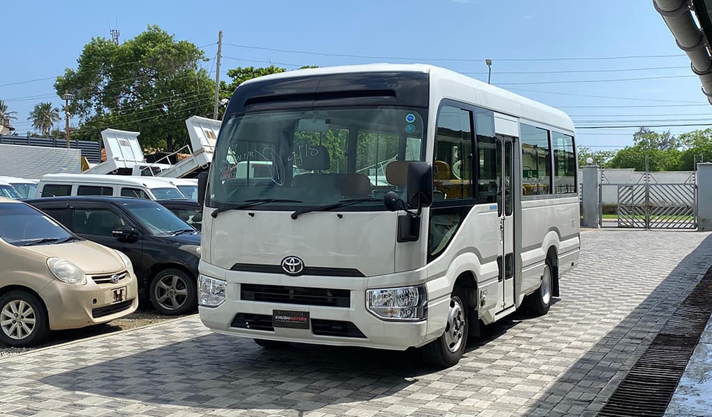 2017 Toyota Coaster image-16