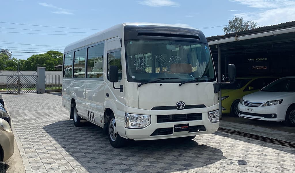 2017 Toyota Coaster image-17