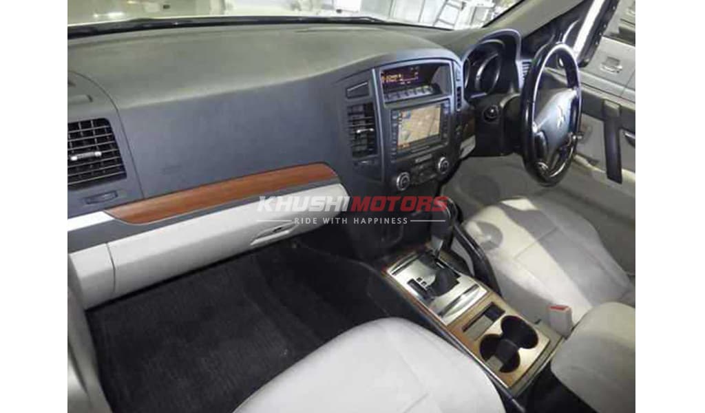 2007 Mitsubishi Pajero image-4