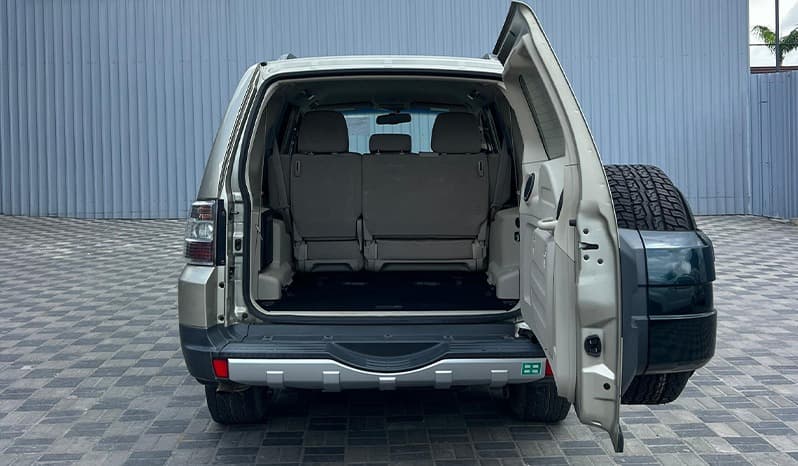2007 Mitsubishi Pajero image-14