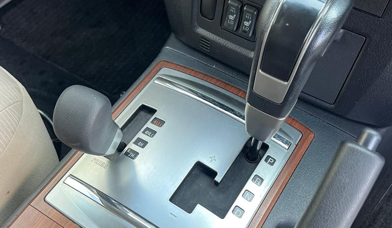 2007 Mitsubishi Pajero image-16