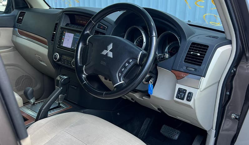 2007 Mitsubishi Pajero image-19