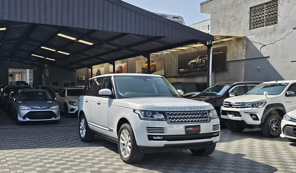 2017 Land Rover Range Rover Vogue image-1