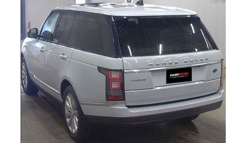 2017 Land Rover Range Rover Vogue image-2