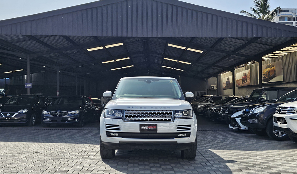 2017 Land Rover Range Rover Vogue image-8