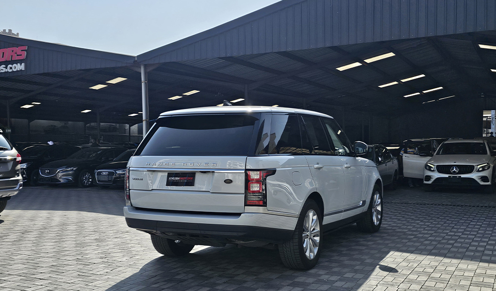 2017 Land Rover Range Rover Vogue image-12