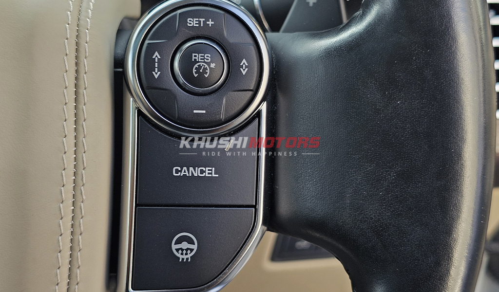 2017 Land Rover Range Rover Vogue image-16
