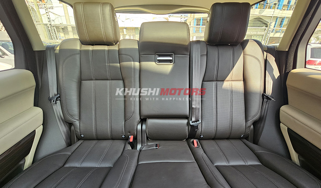 2017 Land Rover Range Rover Vogue image-17