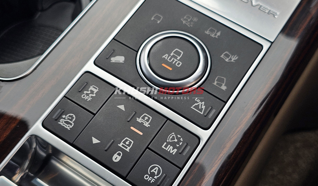 2017 Land Rover Range Rover Vogue image-19