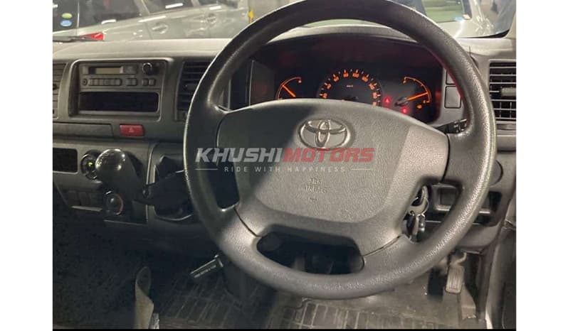 2017 Toyota Hiace image-5