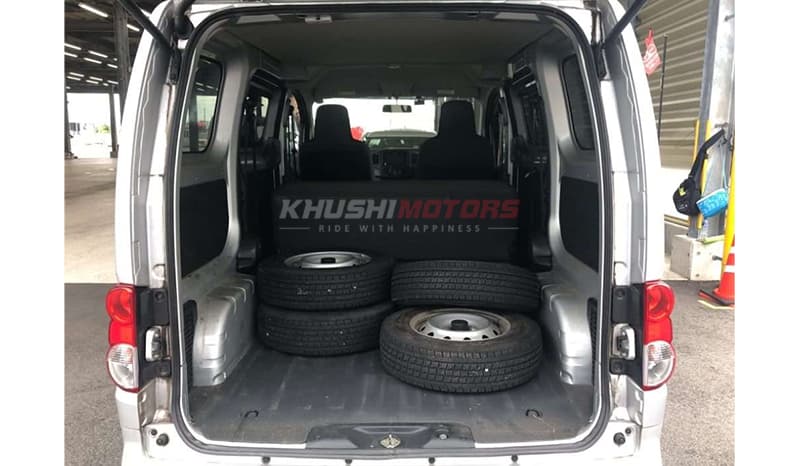 2017 Nissan NV200 image-6
