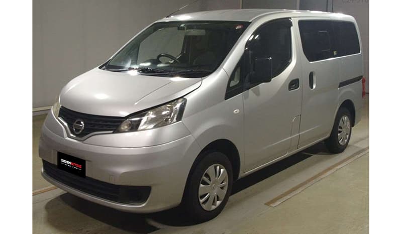 2017 Nissan NV200 image-9