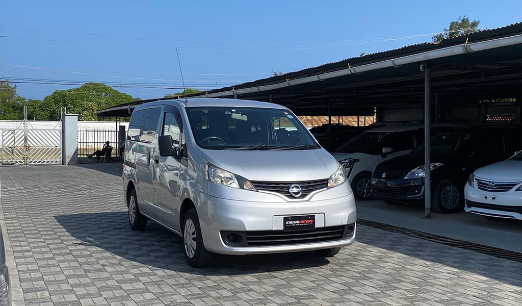 2017 Nissan NV200 image-10