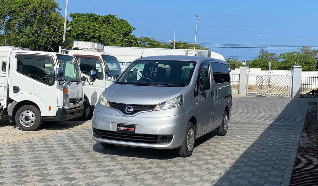 2017 Nissan NV200 image-11