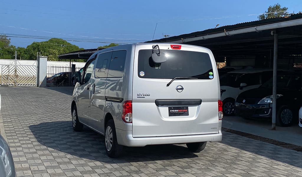 2017 Nissan NV200 image-12
