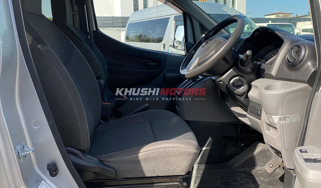 2017 Nissan NV200 image-16