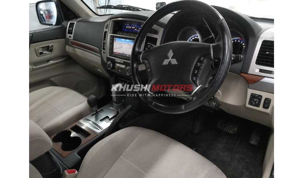 2007 Mitsubishi Pajero image-3
