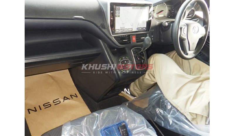 2017 Toyota Noah image-3