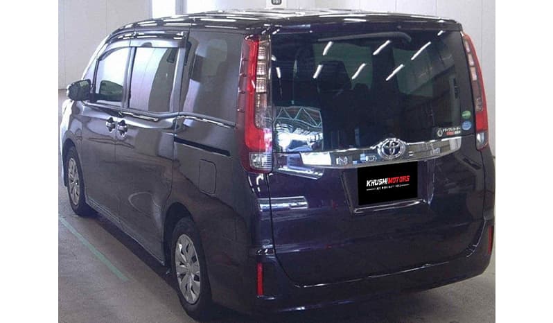 2017 Toyota Noah image-5