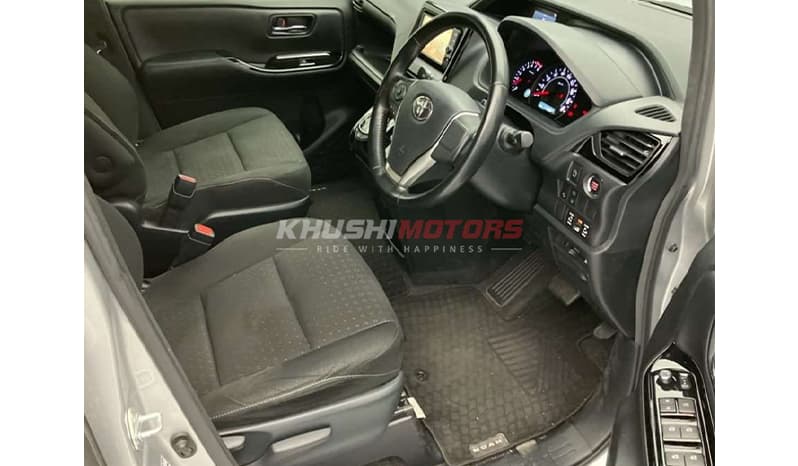 2017 Toyota Noah image-4