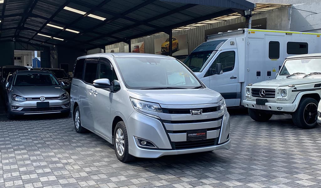 2017 Toyota Noah image-9