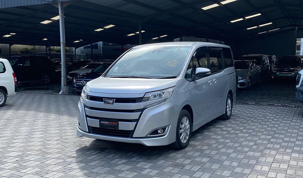 2017 Toyota Noah image-10