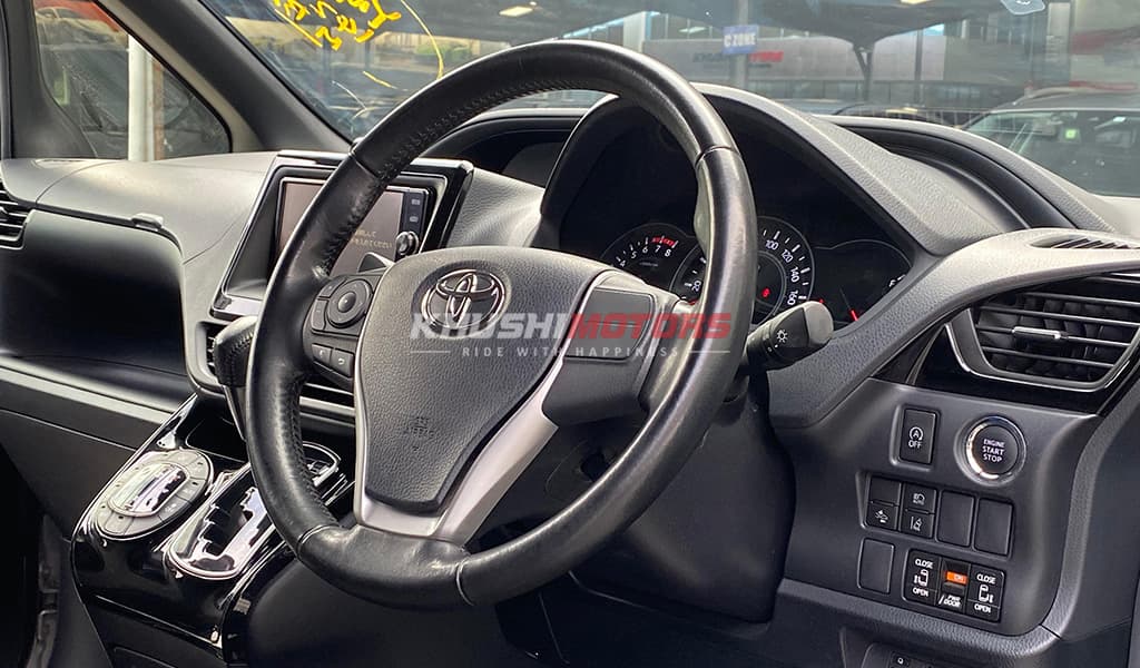 2017 Toyota Noah image-13